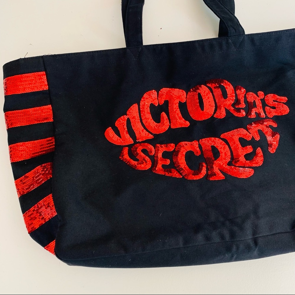 Victoria’s Secret Sequin Lips Large Tote Bag - Picture 3 of 9